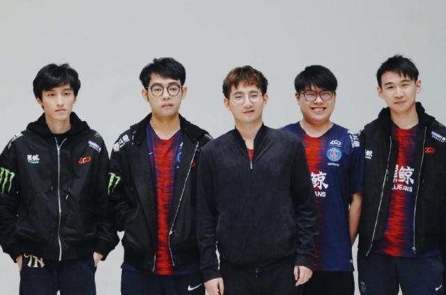 样的舞台上 样的舞台上